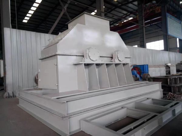 臥式粉碎機(jī)完工，準(zhǔn)備發(fā)貨