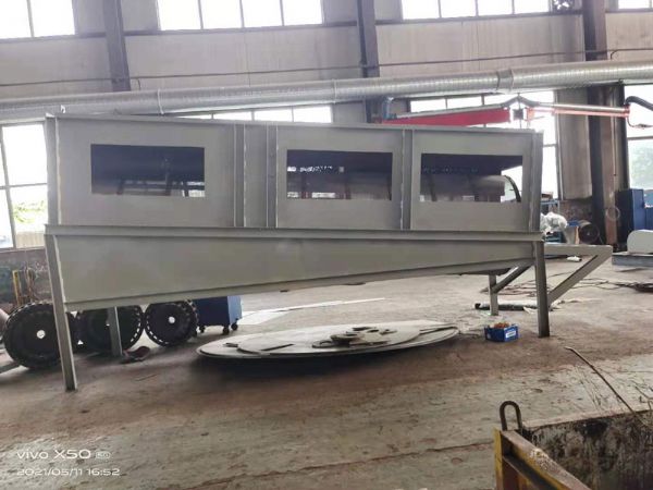 大型肥料設(shè)備生產(chǎn)廠家華屹重工為您簡述：有機(jī)肥和無機(jī)肥的區(qū)別有哪些？